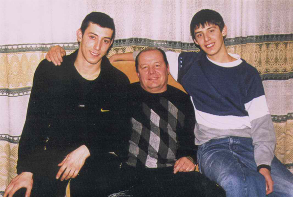 Борис Александров с сыновьями - Аланом и Виктором