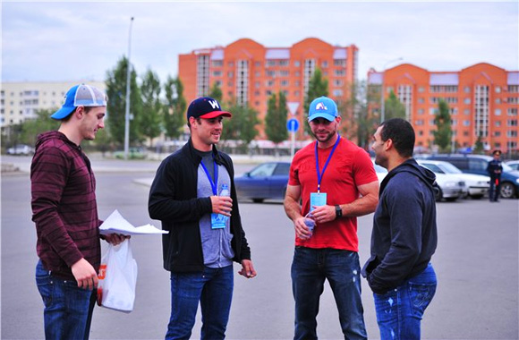 В Астане перед финальным матчем Кубка Казахстана Тайлер Меткалф и Курт Максуэйн встретились с Дастином Бойдом и Найджелом Доусом.
