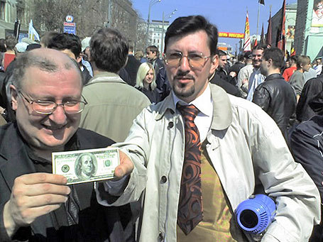 «Гусский националист» Милитарёв с Франклином и Александром Поткиным на таком же «Гусском марше»