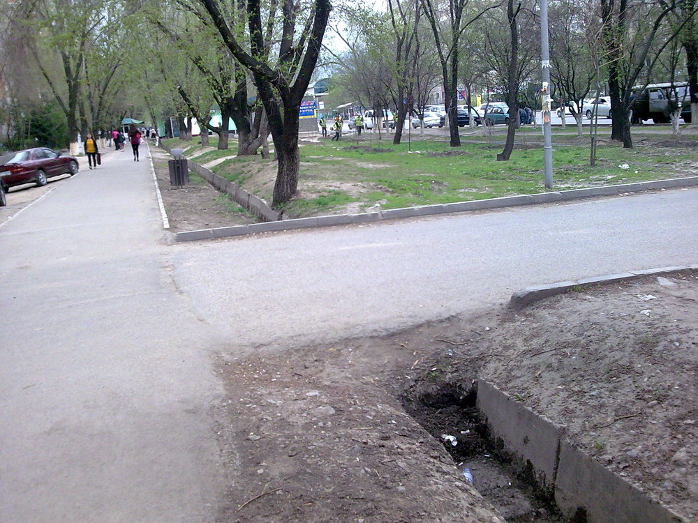 улица Момышулы в городе Алматы