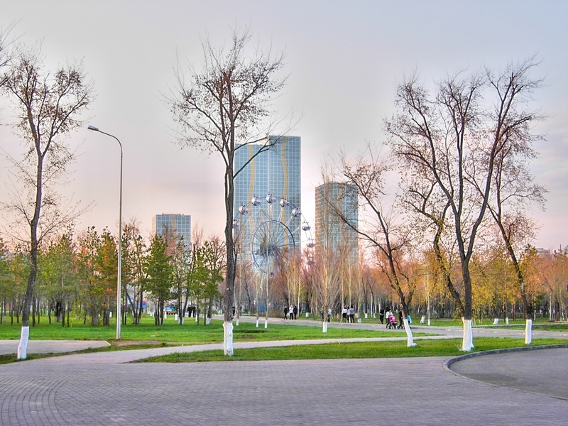 Central park 22. Центральный парк Астана. Сквер Астана. ЖК Центральный сквер Астана.