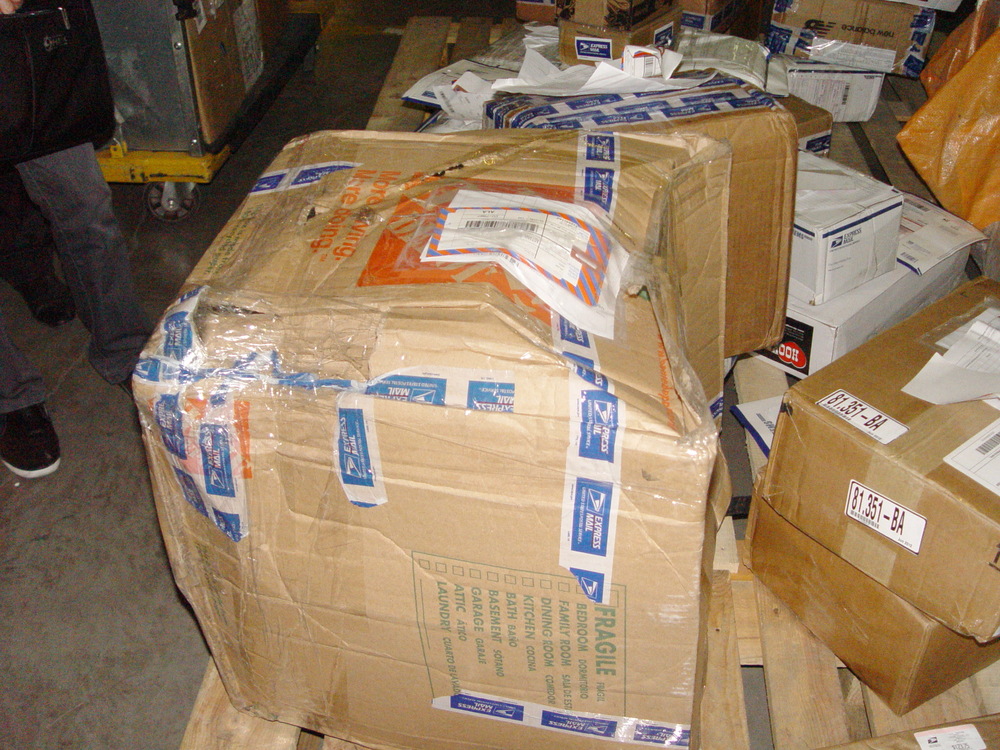 Возвращаемая упаковка. Упаковка посылки. Коробки для посылок. Упаковка для пересылки. Коробки для упаковки товара.