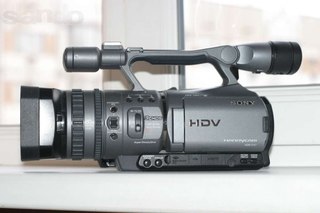 Sony HDR-FX7E Кассетная видеокамера формата Full HD Высококачественная видеокамера профессионального уровня с расширенными функциями Запись видео Full HD на кассету, матрица 3ClearVid CMOS, 20x оптический зум.Цена 2500$