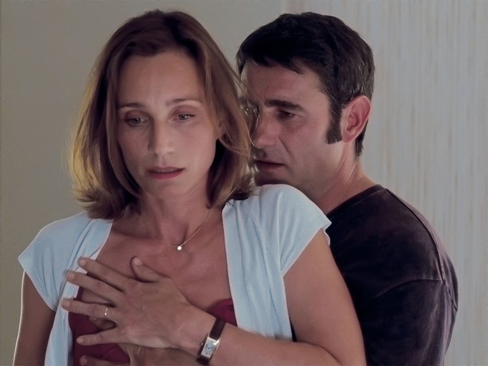 Измена мужчины. Женская измена. Derailed дженнифер энистон. Шантаж в отношениях фото. Шантаж изменой.